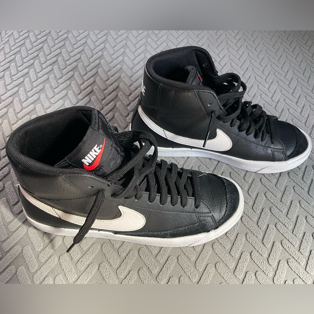 Big kids (boys) size 6 Nike Blazer Mid 77